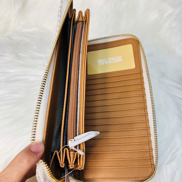 Michael Kors Jet Set Travel Large Leather Wallet - Picture 6 of 8